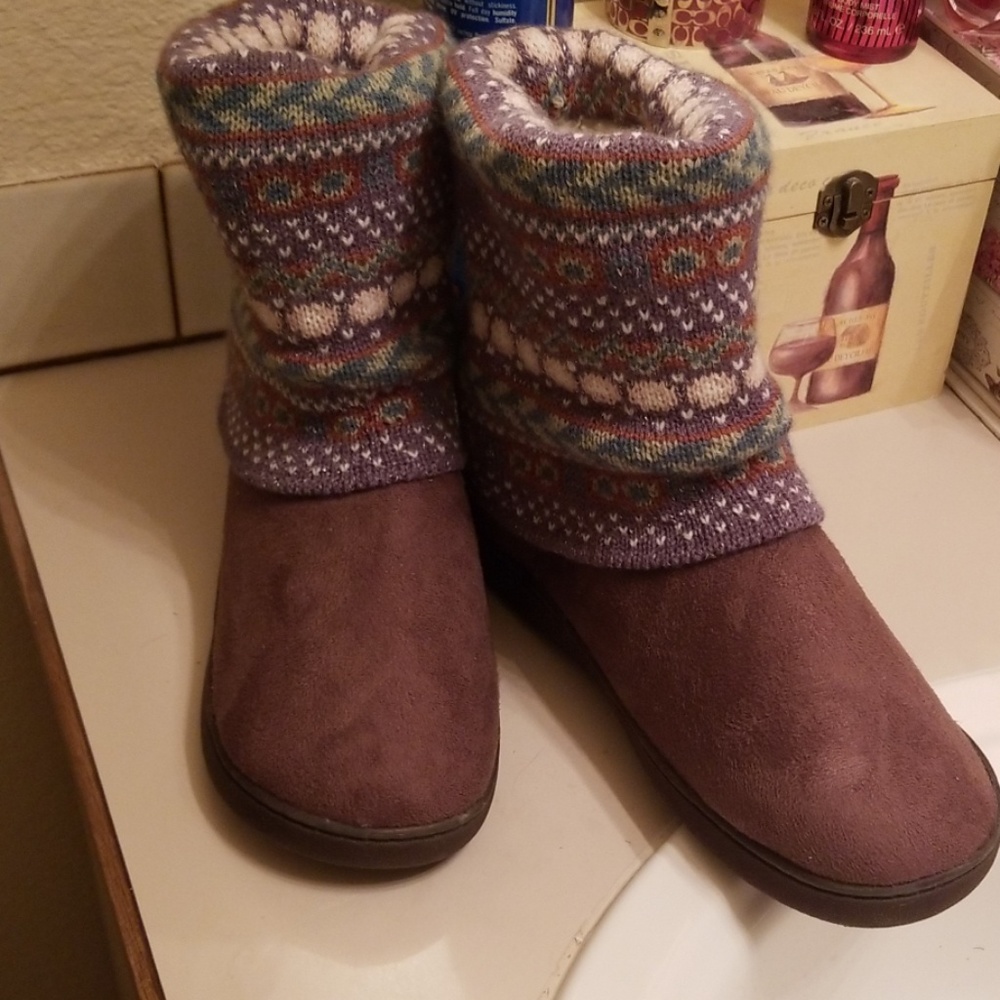Muk Luks boot slippers